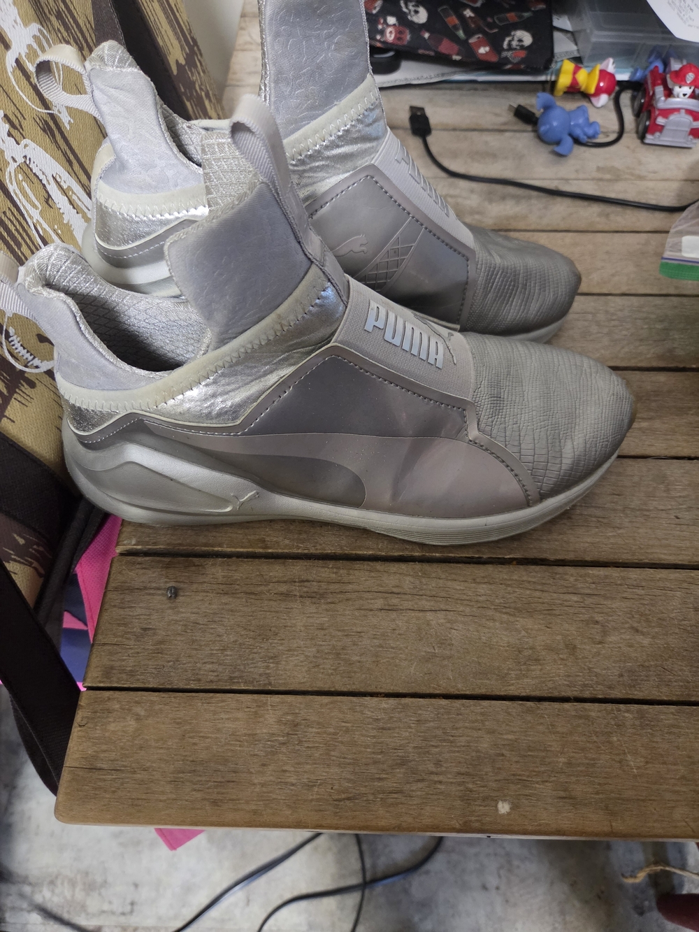 Womans Puma Shoes Size 7